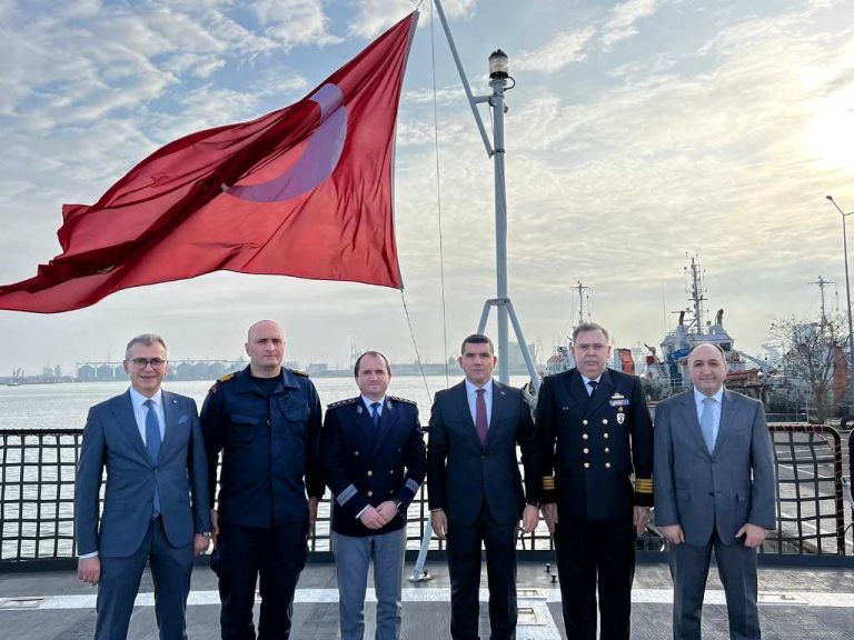 Arama kurtarma gemimiz TCSG-GÜVEN Köstence Limanını ziyaret etti