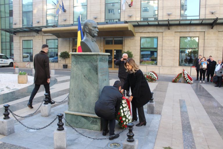 Atatürk’ü Romanya’da saygı ve özlemle andık