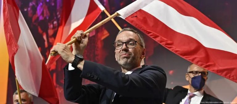 Avusturya’da seçim: Göçmen karşıtı Özgürlük Partisi anketlerde önde