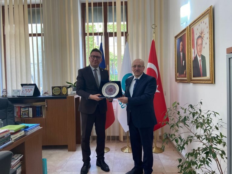 Uçurmak, Bükreş Yunus Emre Enstitüsü’nü ziyaret etti