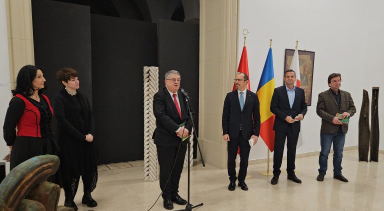 Balkanların üzerindeki ışıklar sergisi açıldı