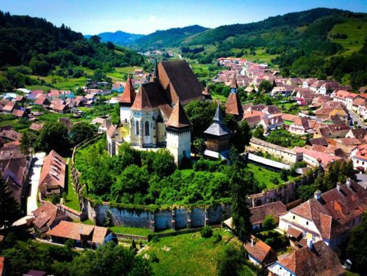 Bin nüfuslu kasaba 100 bin turist çekiyor