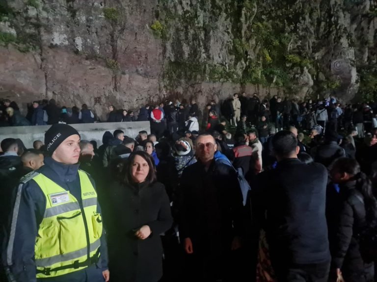 Binlerce kişi Hıdırellez gecesinde Dambalı Tepesi’nde şifa aradı