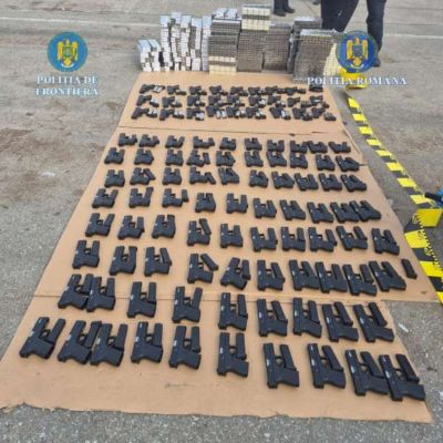 Bir Türk vatandaşı 106 tabanca ile yakalandı