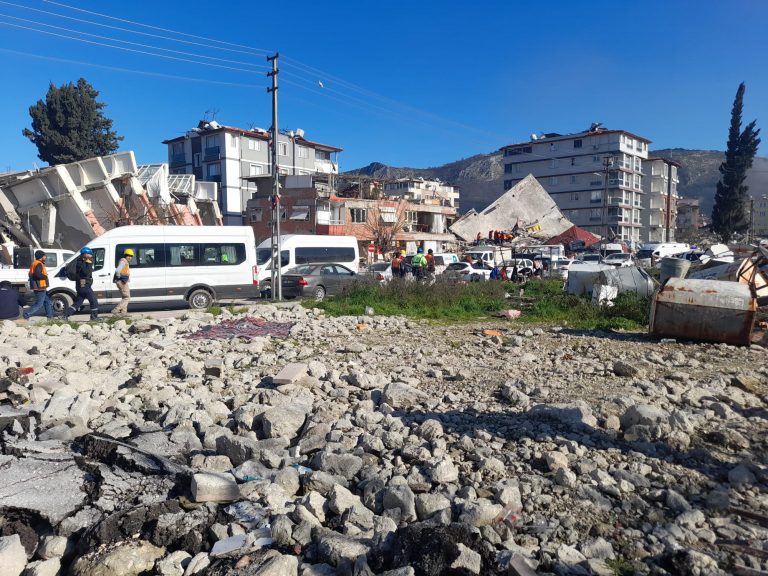 Bizdeki deprem Romanya’yı da korkuttu