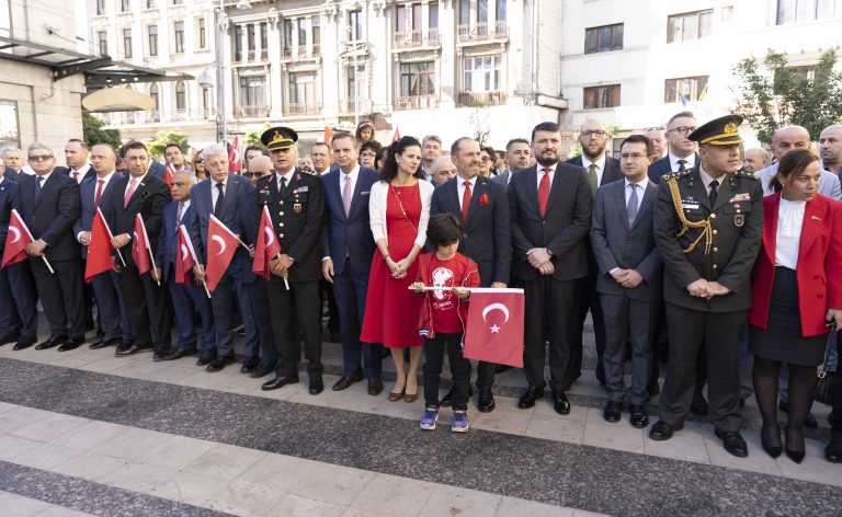 BÜKREŞ 100. YIL KUTLAMALARINDAN KARELER -1