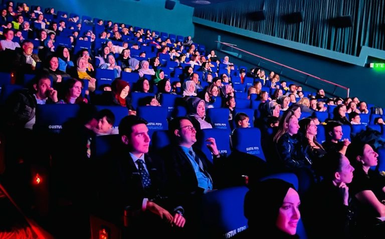 Bükreş Maarif Okulu’ndan film gösterimi