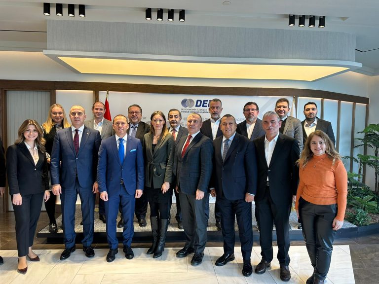 Bükreş Büyükelçisi olarak atanan Altan, İş konseyi üyeleri ile buluştu