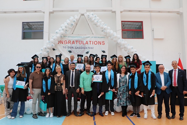 Bükreş Maarif Okulu’nda mezuniyetler töreni