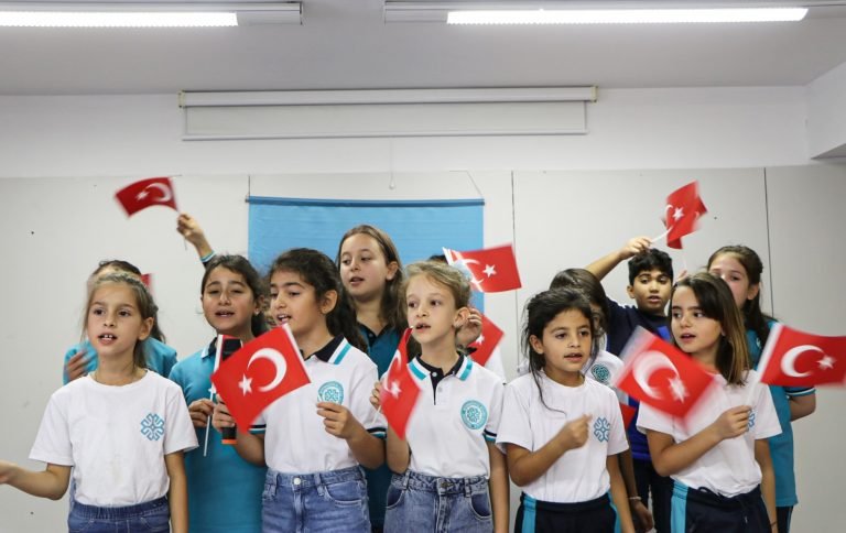 Bükreş Maarif Okulunda Cumhuriyet Bayramı kutlaması