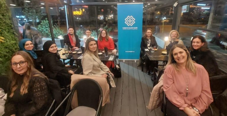 Bükreş Uluslararası Maarif Okulunda öğretmenler günü kutlaması