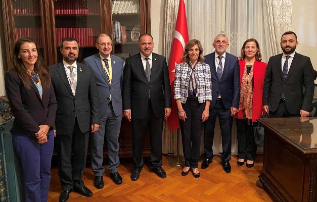 Bükreşte Uluslararası sayfa 5- 1