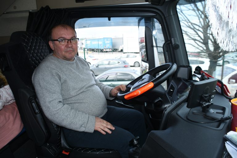 Bulgar polisi Türk şoföre tokat attı!