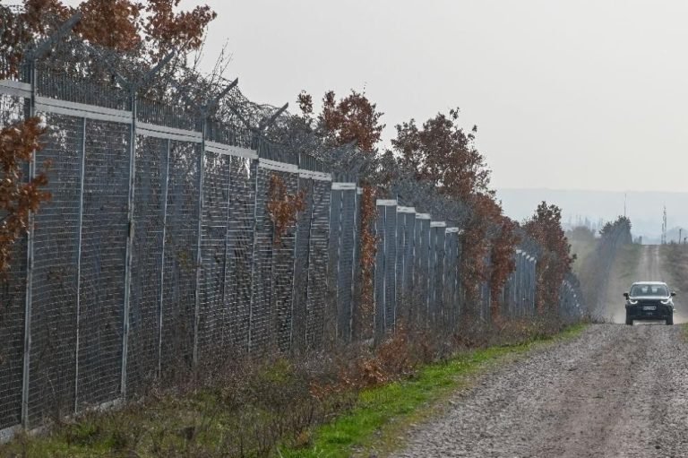 Bulgaristan-Türkiye sınırındaki tel örgüye acil onarım kararı