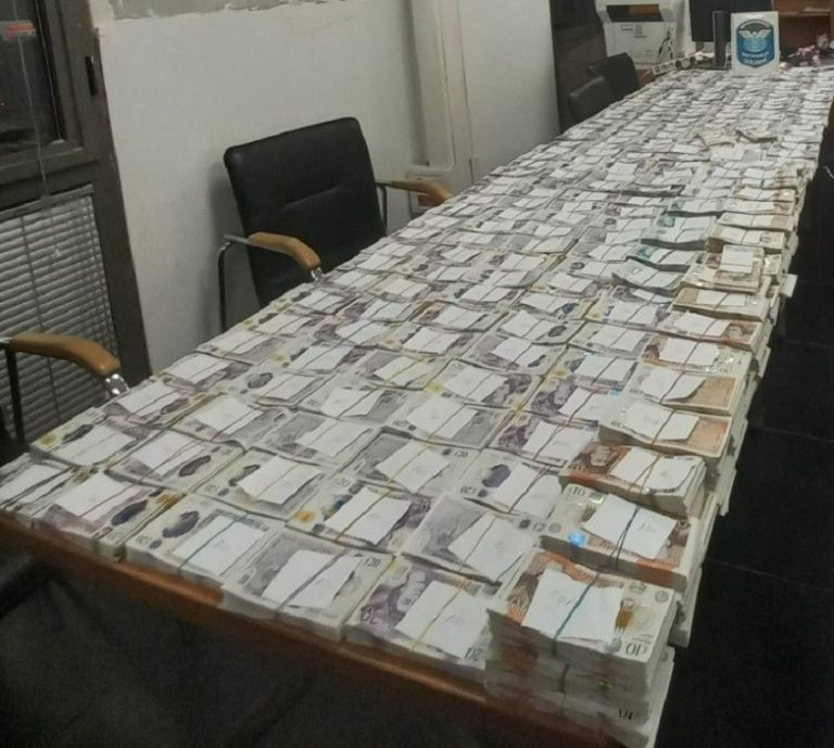 Bulgar sınır kapısında Türk plakalı TIR’da 531 bin pound ele geçirildi