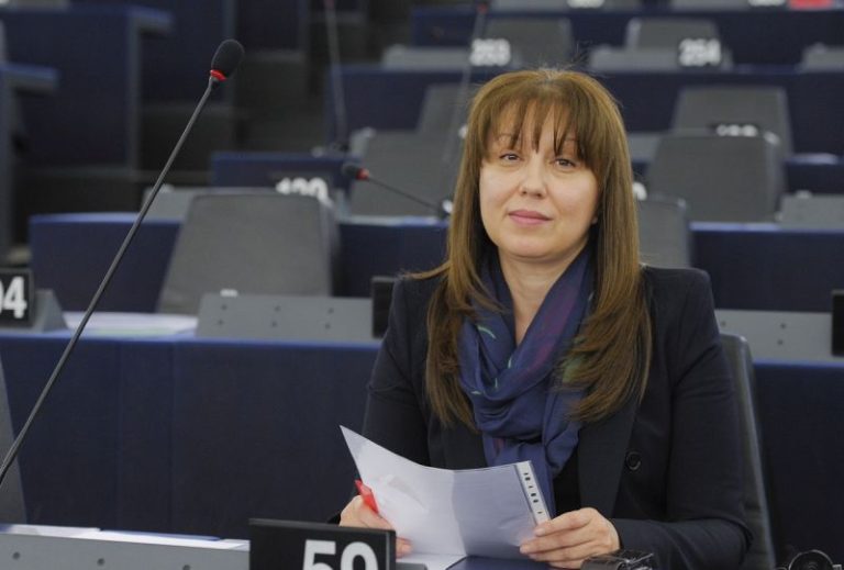Bulgaristan’da Filiz Hüsmenova, milletvekilliğinden istifa etti