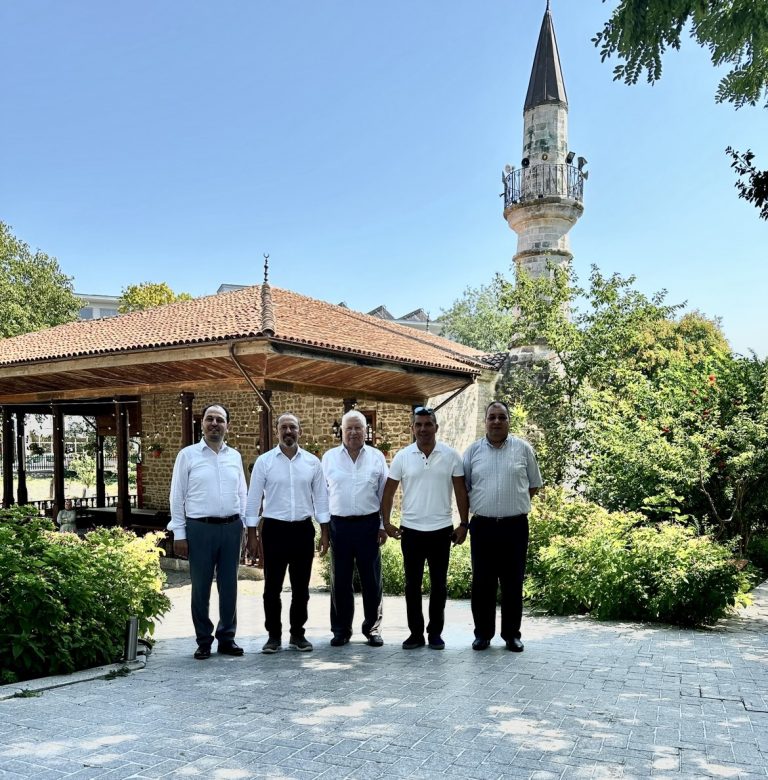 Büyükelçi Altan, Esma Sultan Camisini ziyaret etti