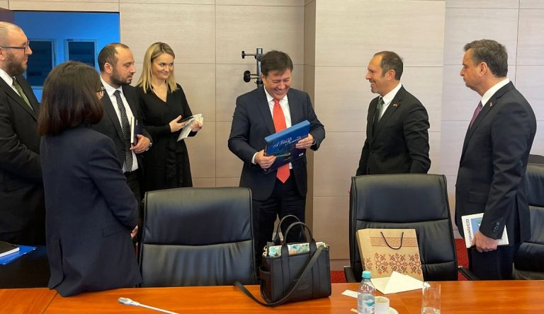 Büyükelçi Altan, Başbakan Yardımcısı Grindeanu ile görüştü