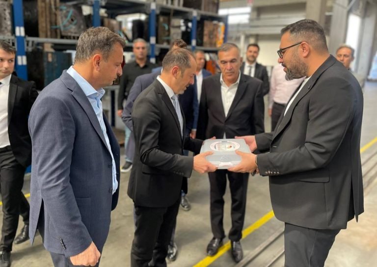 Büyükelçi Altan, Omnia Europe ve Sterk Plast firmalarını ziyaret etti