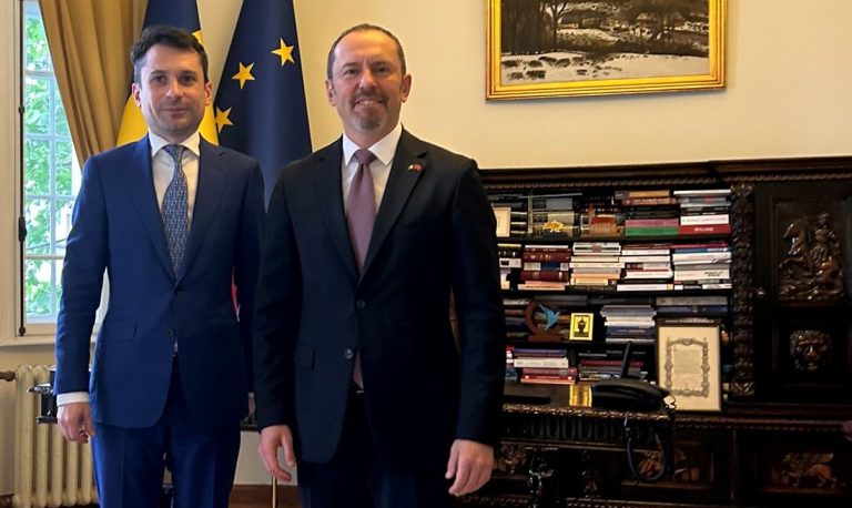 Büyükelçi Altan, Olinici ile görüştü