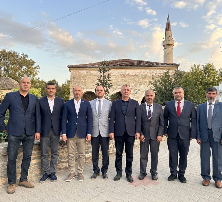 Büyükelçi Altan tarihi mekanları ziyaret etti