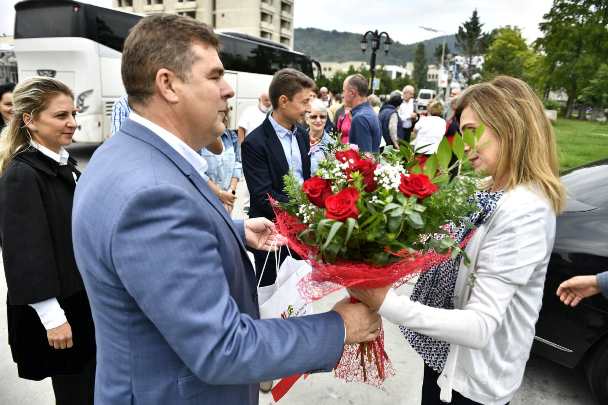 Büyükelçi Aramaz, Adakale diyarında