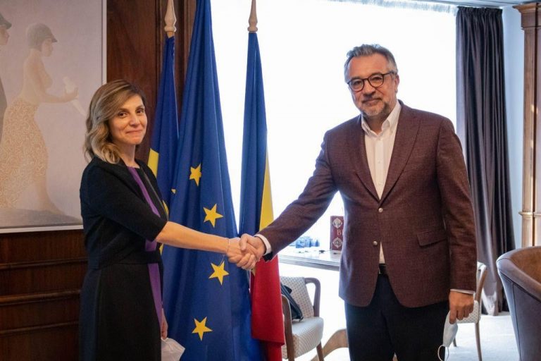 Büyükelçi Aramaz Kültür Bakanı Romaicanu ile görüştü