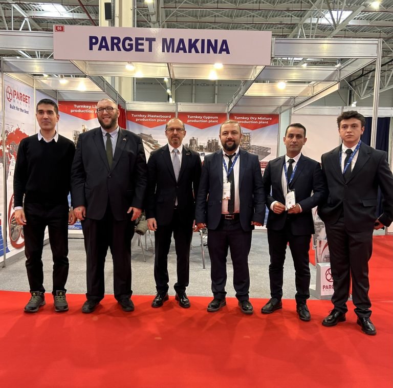 Büyükelçi Altan, yapı malzemeleri fuarını ziyaret etti