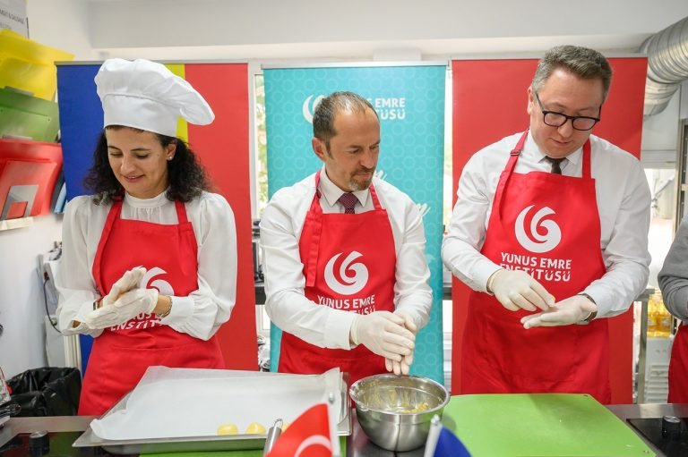 Büyükelçi Altan yemek yaptı