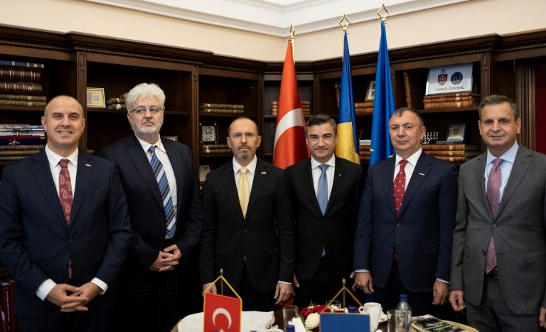 Büyükelçi Altan, Yaş Belediyesini ziyaret etti