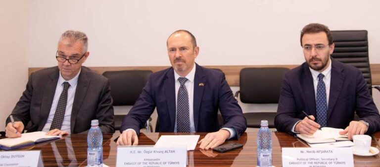 Büyükelçi, Bakan Pislaru ile görüştü