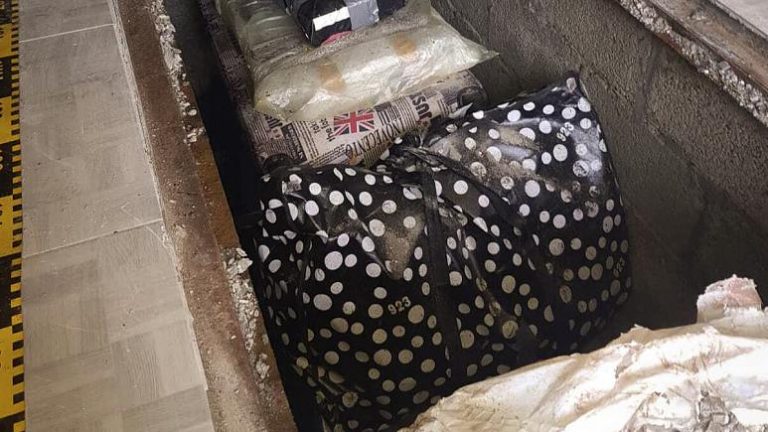 Rumen hırsızlık çetesinin çaldığı kitaplar sahiplerine teslim edildi