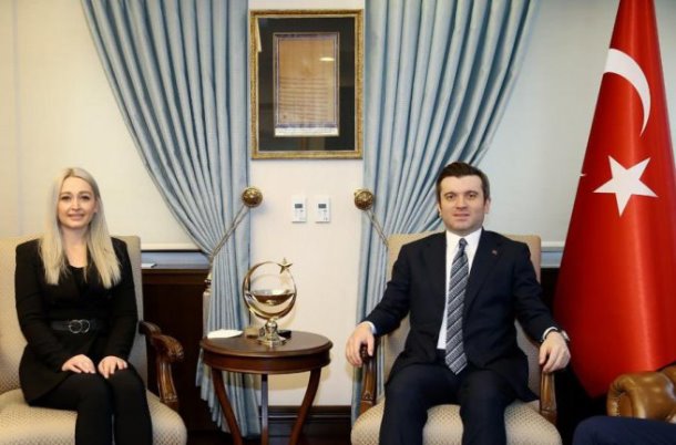 ‘Göçmenleri vurabilir, gaz odalarına sokabiliriz’