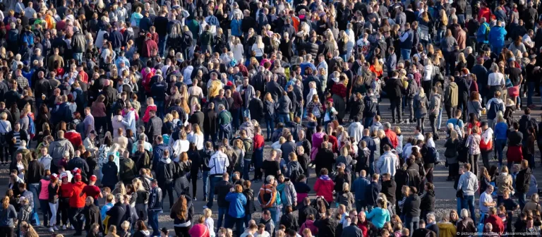 Dünya nüfusu 2084’ten itibaren gerileyecek