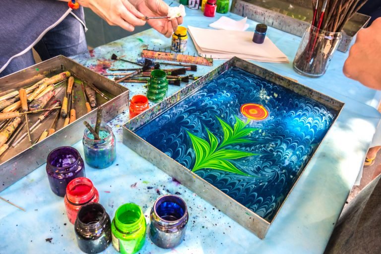 Ebru kursiyerleri sertifikalarını aldı