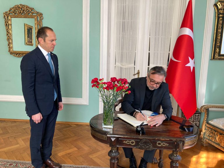 Ekonomi ve Kültür Bakanları Taziye Defterini imzaladılar