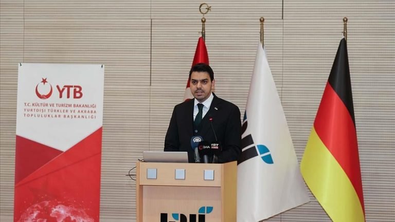 Eren: Türkler Almanya’nın ayrılmaz ve asli parçasıdır