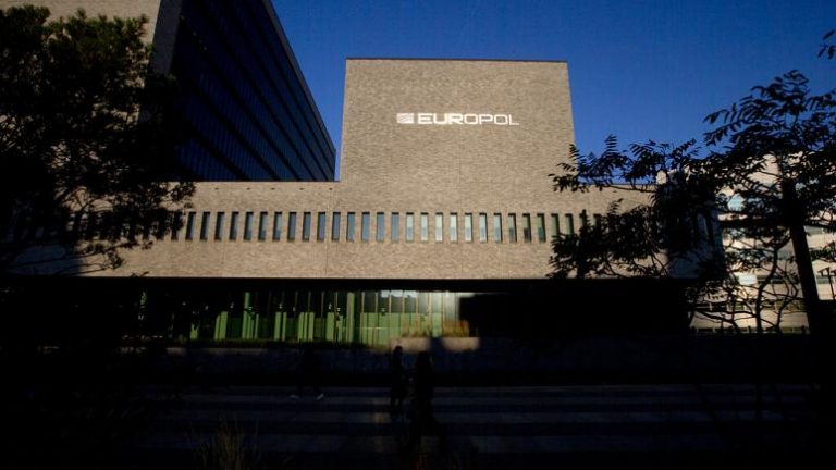 Europol’e, suçu ispatlanamayan kişilere ait verileri silmesi talimatı verildi