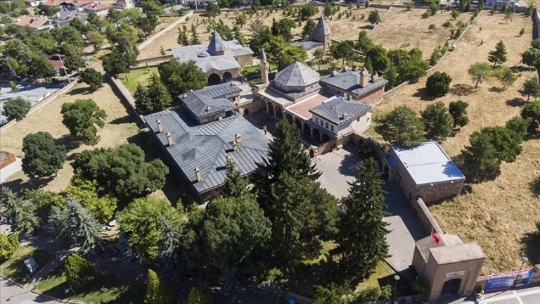 Hacı Bektaş Veli’nin fikir ve düşünceleri insanlığın yolunu aydınlatıyor