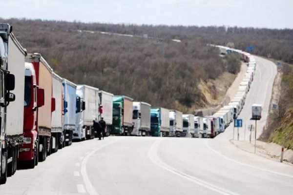 Hamzabeyli Sınır Kapısı’nda 23 kilometrelik tır kuyruğu