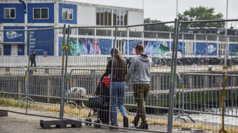 Hollanda’da sığınma merkezleri doldu