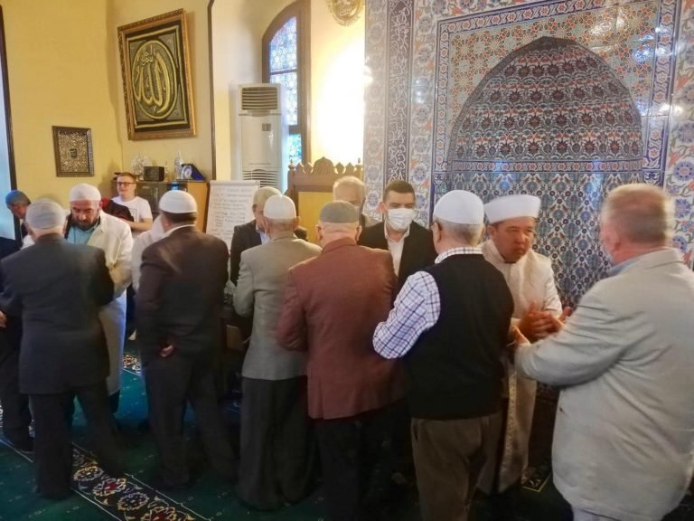 Hünkâr Camiinde bayramlaşma