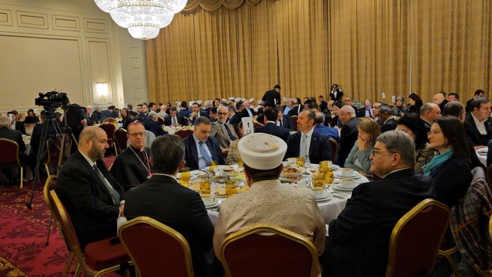 İlk toplu İftar Romanya Müftülüğünden