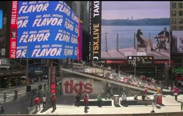 İsmail Özkan, yeni klibi ile Amerika’nın ünlü Times Square meydanında
