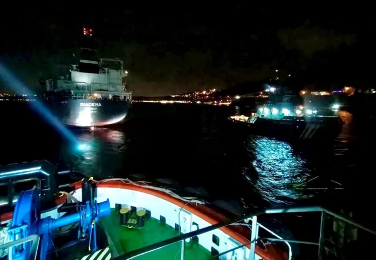 İstanbul Boğazı’nda arızalanan tanker kurtarıldı