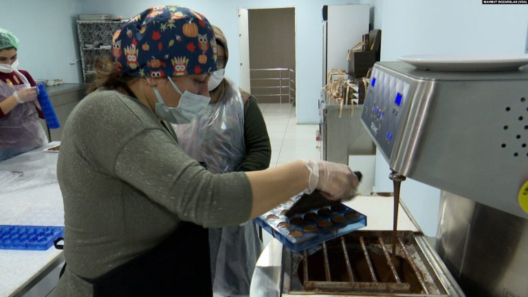 İsveç’te öğrendi Diyarbakır’da çikolata üretiyor