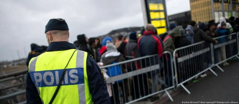 İsveç’te göçmenlere “dürüst yaşam” şartı
