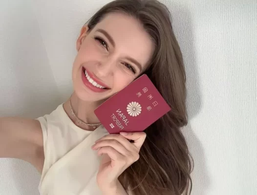 Japonya Güzeli seçilen Ukrayna doğumlu Carolina ülkede tartışma yarattı