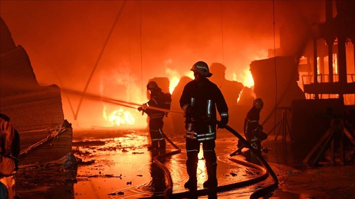 Kayseri’de keçe Uşak’ta tekstil fabrikasında yangın çıktı