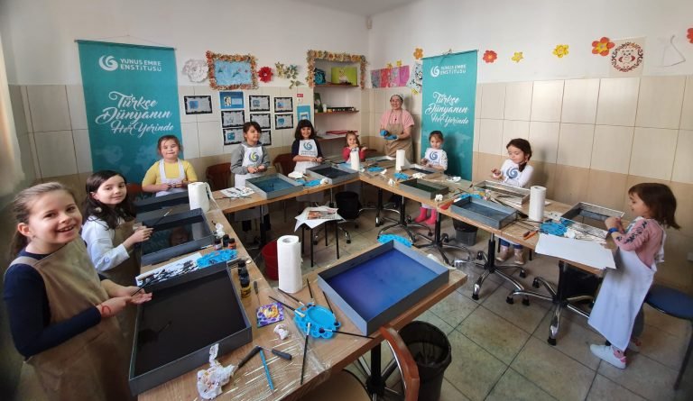 Köstence’de çocuklar için Ebru Atölyesi başladı